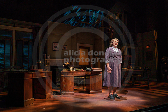 2021-11-30 PBD 'The People Downstairs' DR-1393