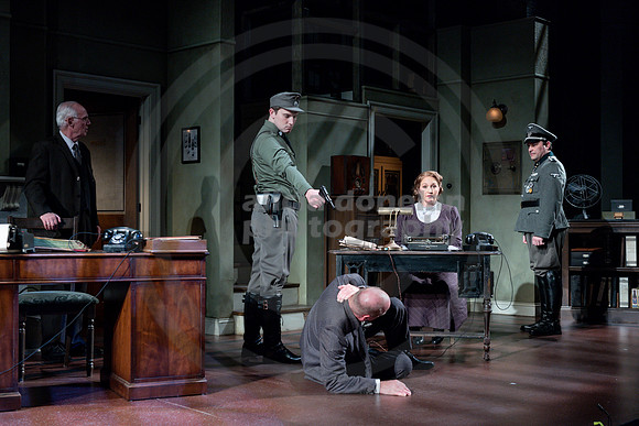 2021-11-30 PBD 'The People Downstairs' DR-1346