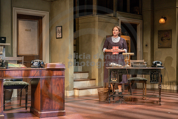 2021-11-30 PBD 'The People Downstairs' DR-1372